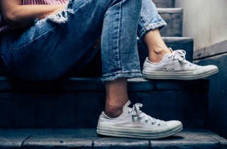 Come aggiustare le scarpe da ginnastica: rimedi e idee creative