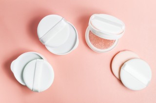 Lavare il piumino della cipria: come pulire la spugna senza rovinarla