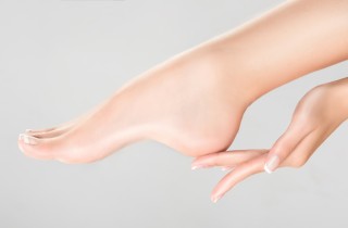 Talloni spaccati: le cause e i rimedi della nonna migliori