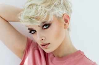 Come acconciare i capelli corti da sola