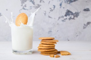La ricetta dei biscotti della nonna da inzuppare nel latte