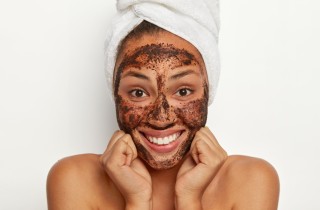 Caffè, 5 consigli per prenderti cura della tua pelle a casa