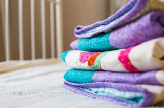 Come piegare una coperta a cuscino in meno di 1 minuto