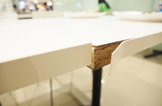 Tavolo scollato: come ripararlo in base ai materiali