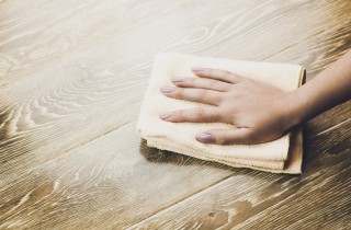 Come togliere la colla dal legno senza rovinarlo