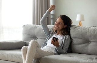 Stare bene, le frasi per Whatsapp con cui ricaricare l’amica del cuore