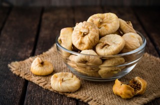 Come seccare i fichi al sole o al forno e conservarli