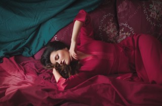 Come vestirsi per i 25 anni di matrimonio: i look glam per lei