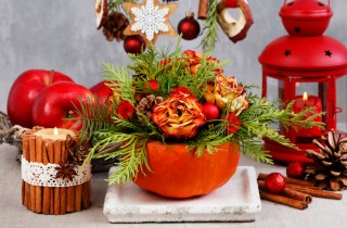 Centrotavola natalizio fai da te: come farlo con le pigne e la zucca