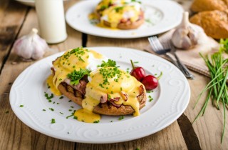 Uova alla Benedict: la ricetta originale con salsa olandese