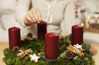 Corona dell'Avvento fai da te: tutorial e spiegazioni facili