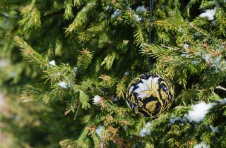 Palline di Natale a punto croce: 7 schemi gratis per gli addobbi fai da te