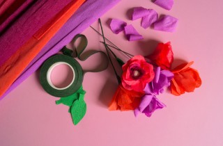 Fiori di primavera fai da te con carta crespa, il tutorial