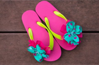 Come decorare le infradito: 7 idee creative facili