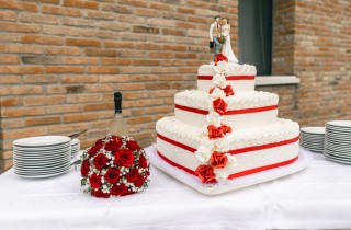 Torte con rose in pasta di zucchero: 9 decorazioni romantiche