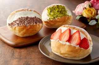 Torta Maritozzo con frutta fresca e liquore