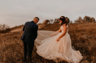 Come rimuovere le macchie da un abito da sposa