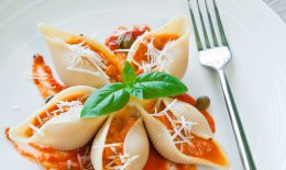 Conchiglioni ripieni al sugo di pesce
