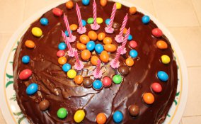 festa compleanno bambini giardino giochi aria aperta decorazione tavola