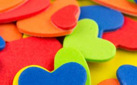 tinteggiare pareti pittura naturali decorazioni finiture ecologiche vegetali adesivi 