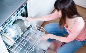 lavastoviglie pril curalavastoviglie gel liquido pastiglie tab monodose capsule caps manutenzione elettrodomestico piatti bicchieri brillantezza calcare