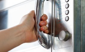 microonde pulizia macchie grasso
