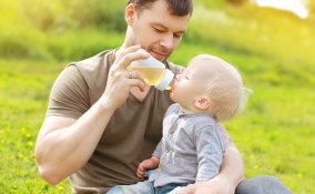 papà crescita figli aiuto amico bambino