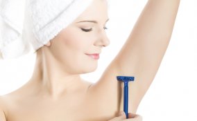 Il rasoio è lo strumento di depilazione più veloce da utilizzare in qualsiasi momento della giornata