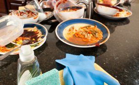 utensili cucina strumenti tagliere cappa aspirante scopa palette 