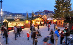 mercatino di Natale abete neve albero