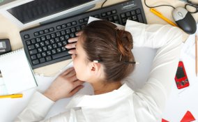 lavoro ufficio sonno computer