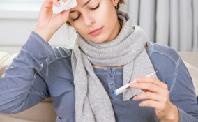 ragazza con raffreddore