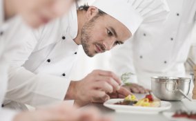 cena preparata cuoco esterno consigli festa a casa