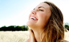 spazzolino denti bianchi sorriso 