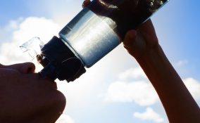 idratazione acqua estate mare sole bere