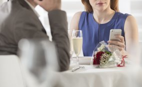 coppia annoiata abitudine quotidianità rapporto