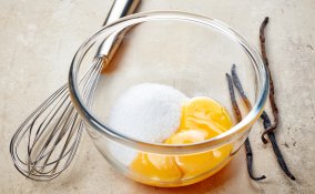 crema pasticcera latte zucchero uova vaniglia base