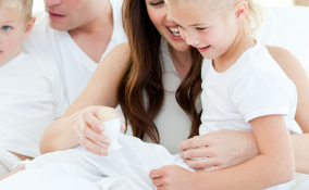 Colazione a letto con la famiglia