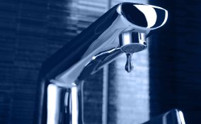 Come riparare un rubinetto che perde acqua