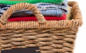 togliere le macchie dai vestiti