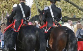 sognare carabinieri in divisa significato