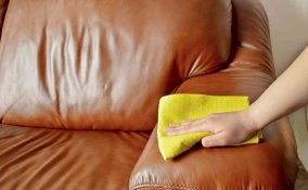 come pulire il divano in pelle