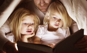 Leggere le fiabe ai bambini: 4 buone ragioni per continuare a farlo