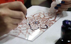 Come dipingere e decorare il vetro e la vetroresina