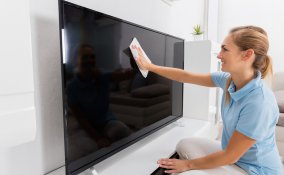come pulire, schermo tv, senza aloni, schermo televisore, senza rovinarlo