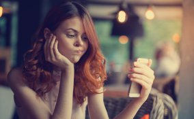 lui non chiama, telefono, donna