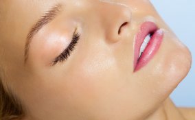 dewy make-up, trucco, effetto bagnato