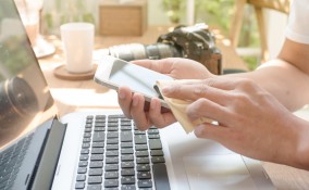 come pulire schermo smartphone, come pulire schermo cellulare, come pulire schermo touchscreen