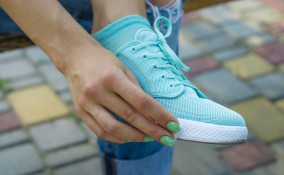 macchie scarpe da ginnastica, lavare scarpe da ginnastica, pulire scarpe da ginnastica