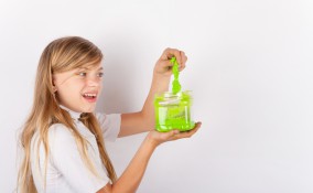 come fare slime fosforescente, come fare slime fluorescente